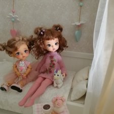 Мы сидим и смотрим в окна