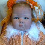 Мама дочку наряжала...