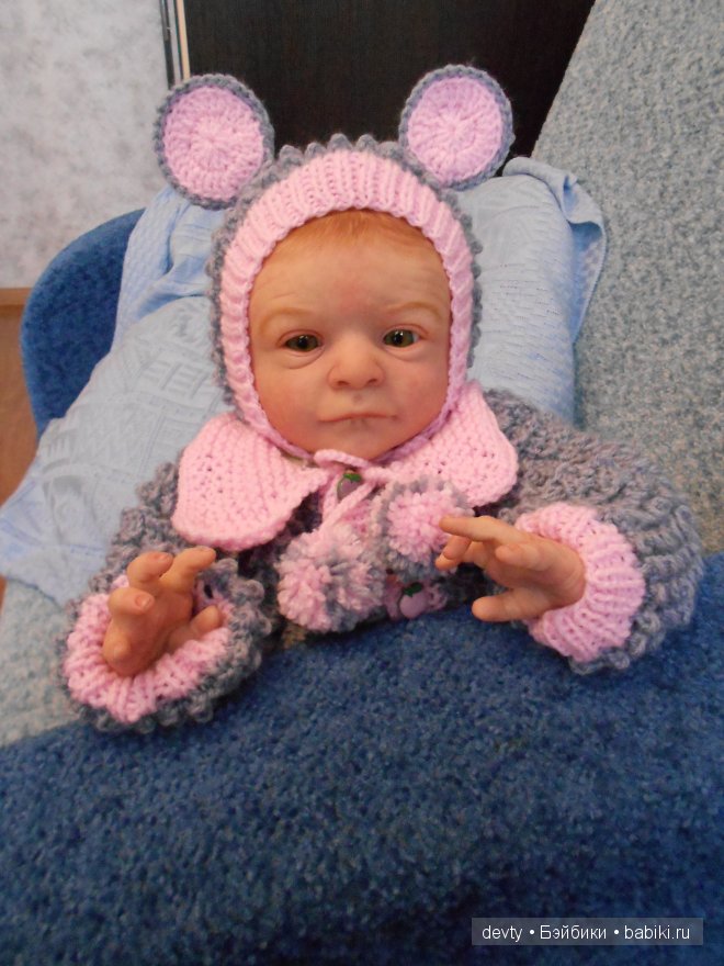 Глупый маленький мышонок вылезает из пеленок (фото 4)