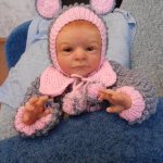 Глупый маленький мышонок вылезает из пеленок...