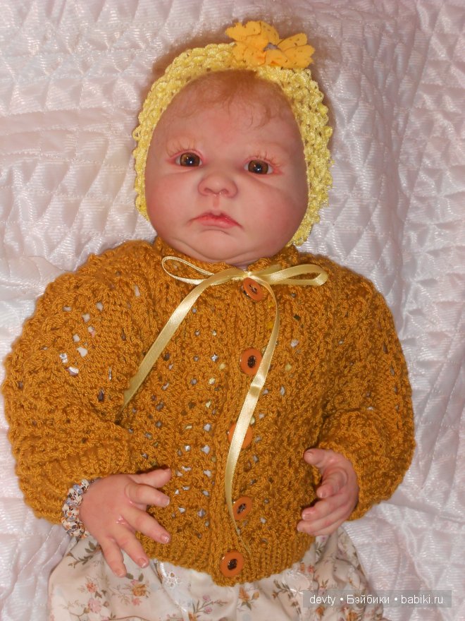 Нарядов много не бывает...одеваю своих реборняток :)