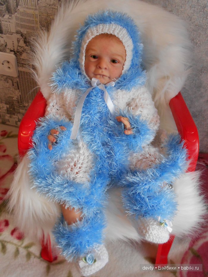 Теплые наряды для реборняток