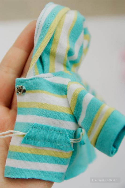 ковточка с декоративным капюшоном