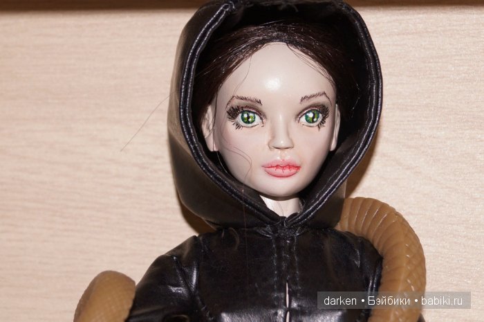 Девушка с татуировкой змеи. Авторская шарнирная кукла (фото 8)