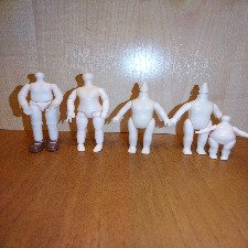 Лот пластиковых тел для маленьких кукол