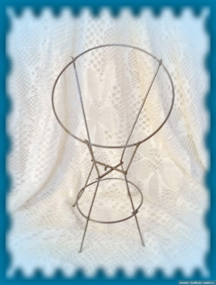 Кукольный стул из кое-чего некукольного. Ну просто СОВСЕМ не кукольного