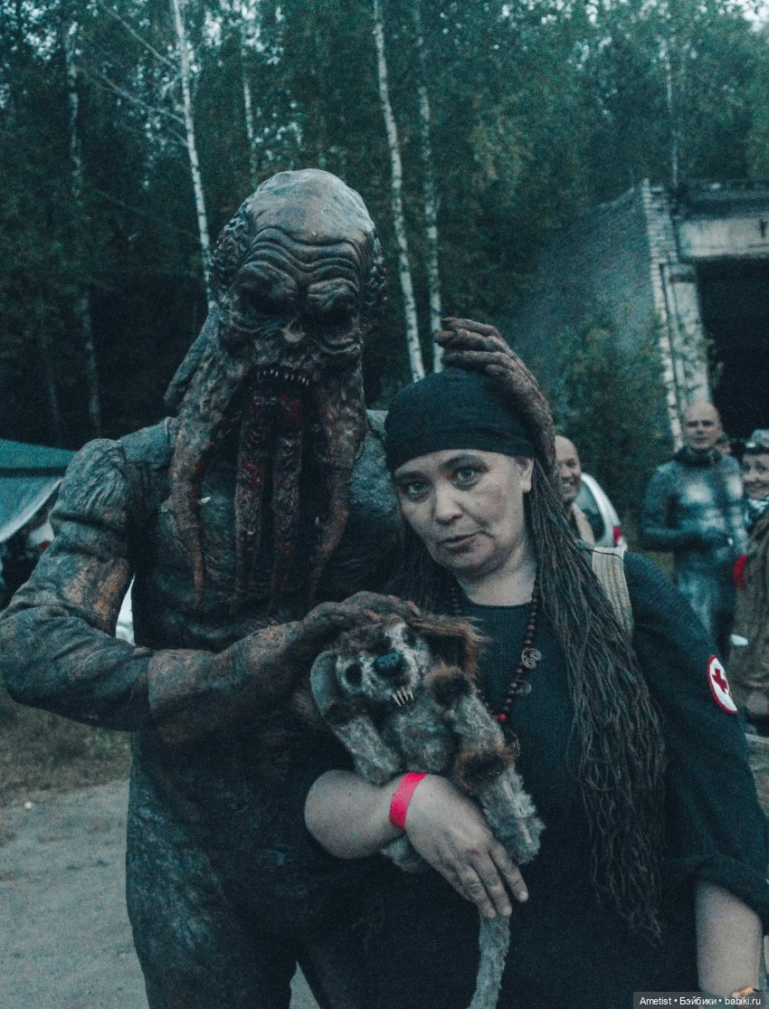 Мама - кошка, отец - бульдожка, а сынок - Барсик!))