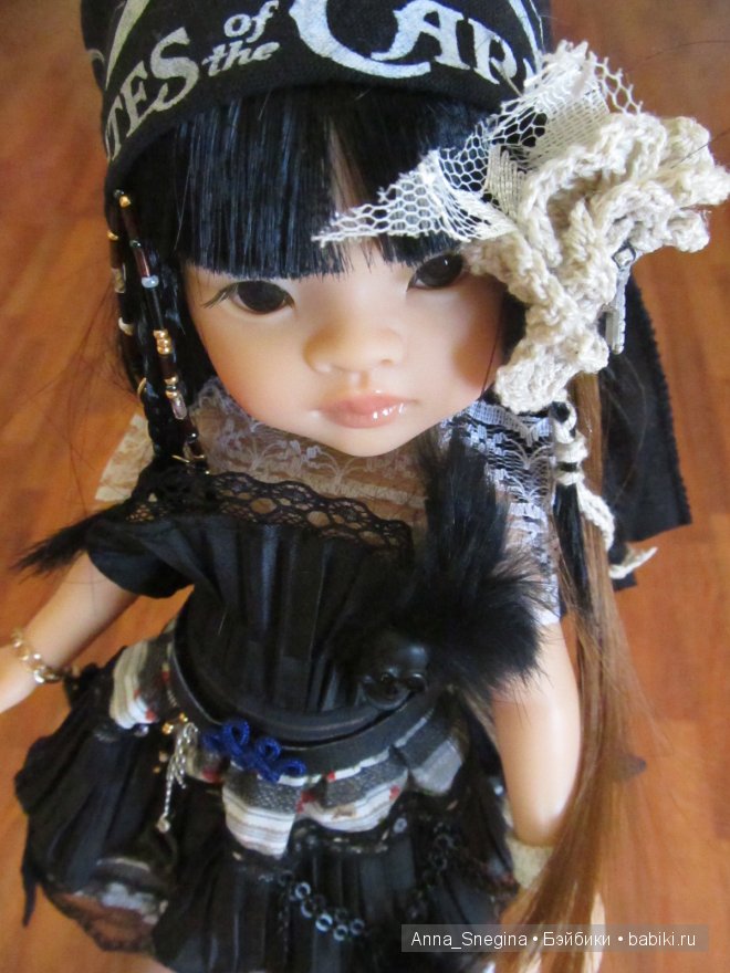 Костюм пиратки для куклы Паола Рейна