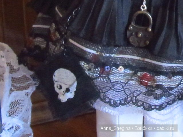 Костюм пиратки для куклы Паола Рейна