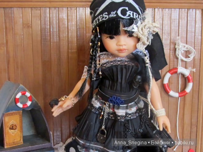 Костюм пиратки для куклы Паола Рейна