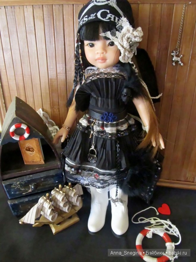 Костюм пиратки для куклы Паола Рейна