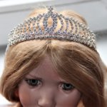 Ободок-корона на крупную голову.