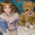 фарфоровая кукла и чаепитие