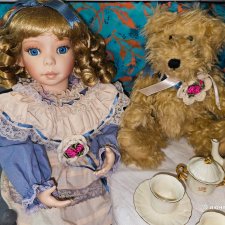 фарфоровая кукла и чаепитие