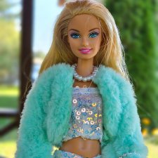 барби от Mattel с чемоданом.