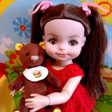 Катюша и её любимая игрушка.