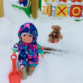 Карлуша на прогулке - Декабрь