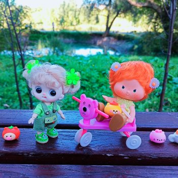 Мусенька и Ягодка. Прогулка