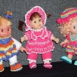 Мои вязалочки. Пупсики в новых одёжках.
