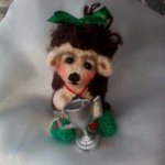 Расстроенный ежонок. Игрушка вязанная крючком