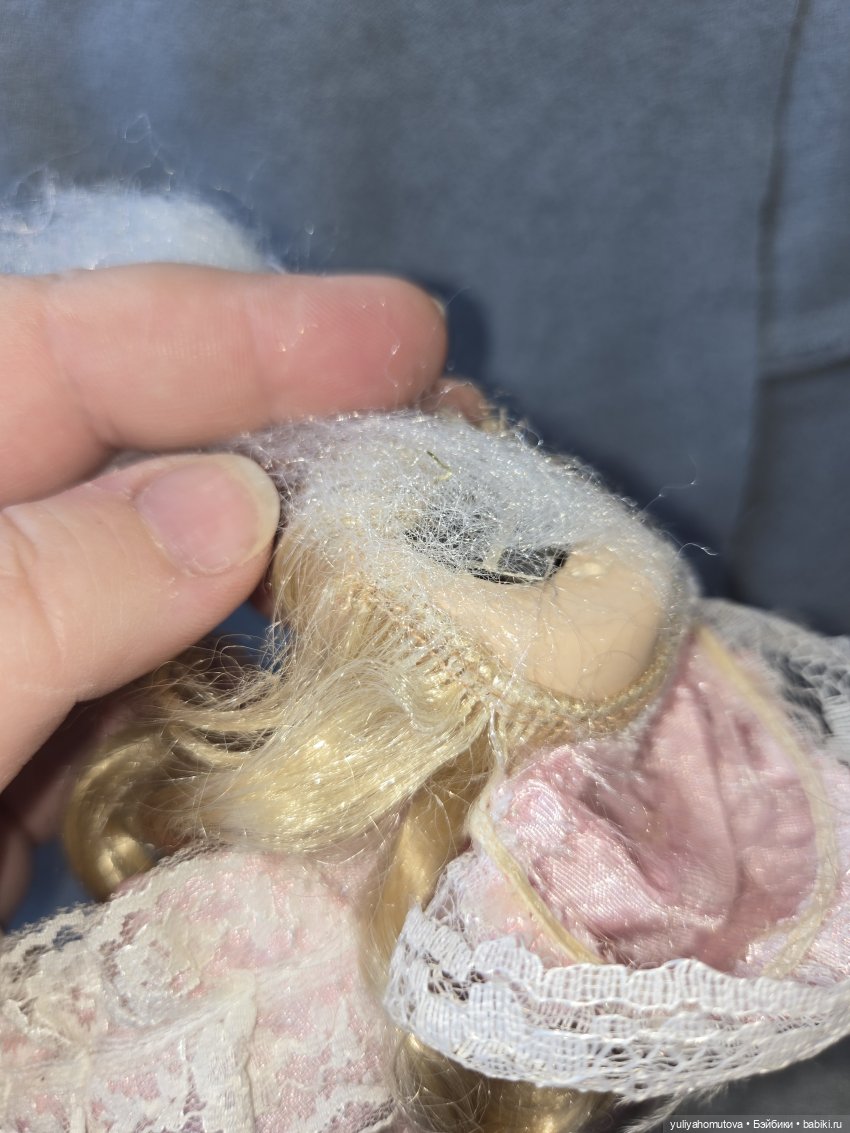 Волосы у блондинки