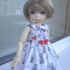 Платье с котиками для Литлфи (littlefee) и кукол аналогичных по размеру. Платье с котиками для Литлфи (littlefee) и кукол аналогичных по размеру.