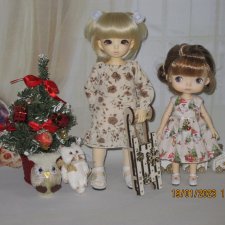 Новое платье у Натки - неожиданно подошло. И немного новогодних фото, хотя на носу уже весна. Литлфи Анте Эльф.