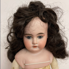 Антикварная кукла на кожаном теле Columbia
