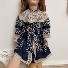 Шелковое платье для антикварной куклы