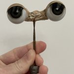 Большие антикварные глаза на рокере