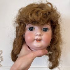 Антикварный или винтажный парик, искусственный волос