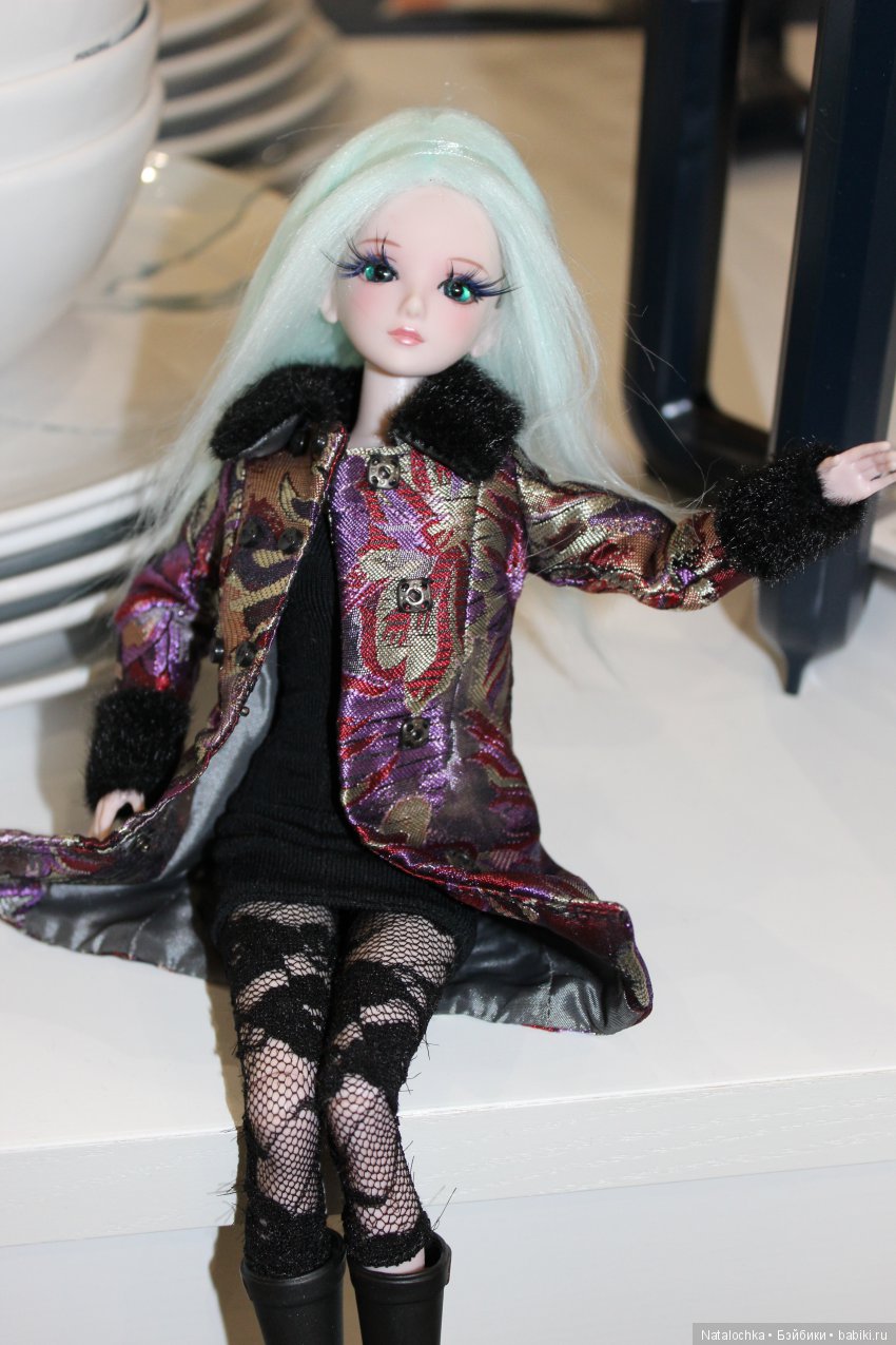 Предновогодняя прогулка с куклой Черри Звезда подиума 29 см (фото 8)