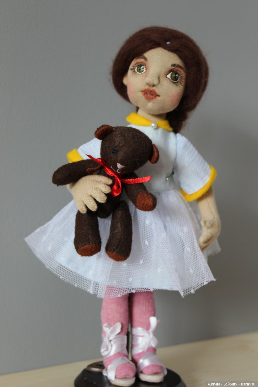 Проба пера в текстильной кукле