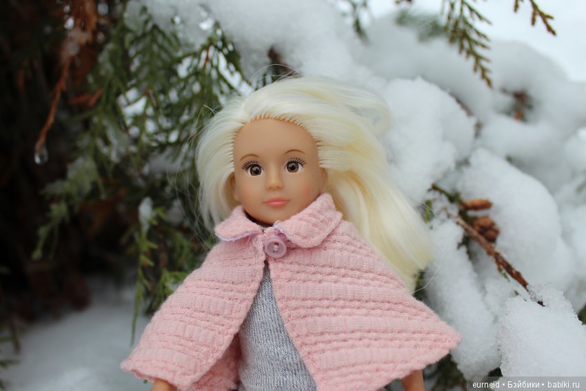 Девочки Lori на зимней прогулке