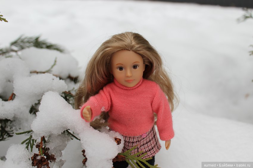 Девочки Lori на зимней прогулке