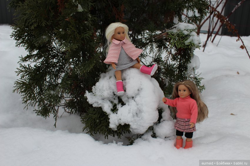 Девочки Lori на зимней прогулке