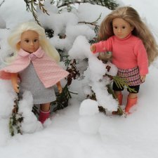 Девочки Lori на зимней прогулке
