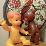 Большой пупс колкий пластик