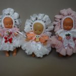 Вязаный костюм для пупсиков платье чепчик