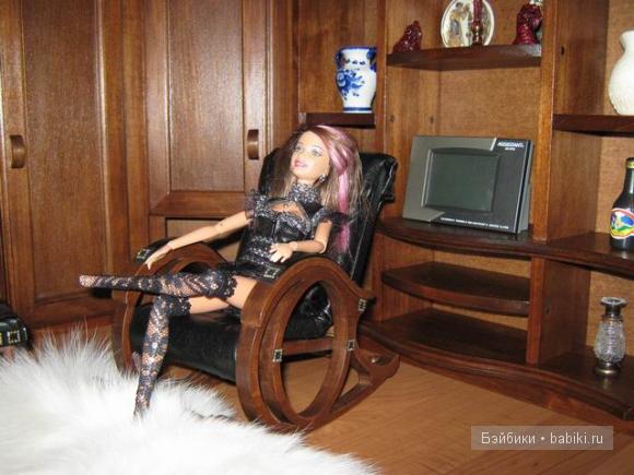 стенка и кресло-качалка