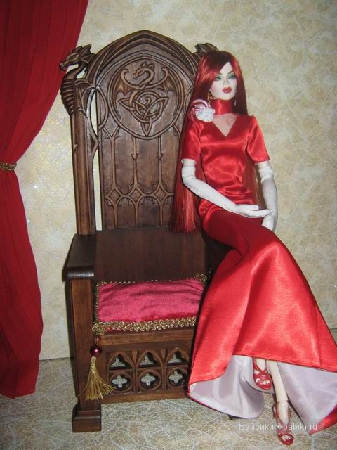 кресло-трон в готическом стиле