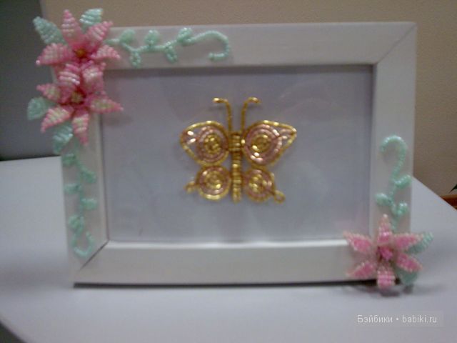 бабочка в рамочке с цветочками