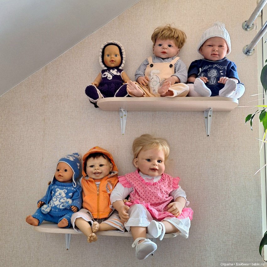 По дороге в Мастерскую — Коллекции игровых кукол (Playline): фото полок (фото 4)