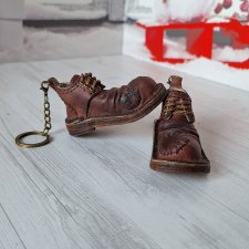 Башмаки-потрепыши на Паола Рейна