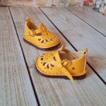 Желтые сандалики на Вихтеля