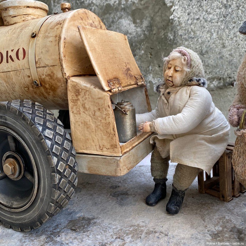 Многофигурная композиция «Очередь» Елены Злоказовой (фото 2)