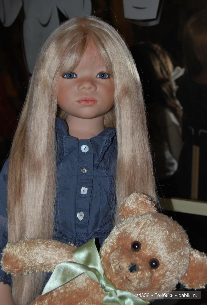 Примеряем обновочки к Новому году куколкам Annette Himstedt