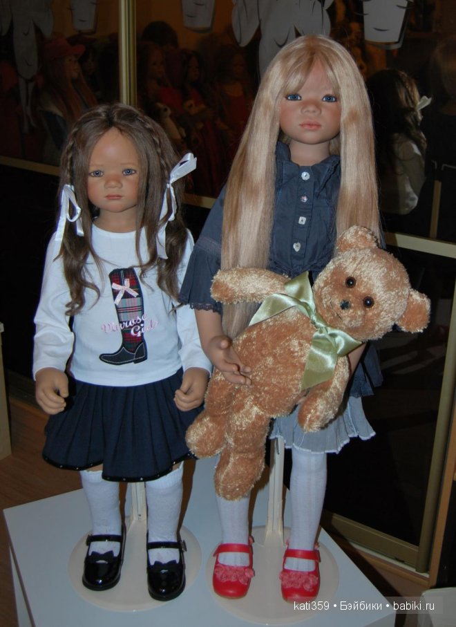 Примеряем обновочки к Новому году куколкам Annette Himstedt