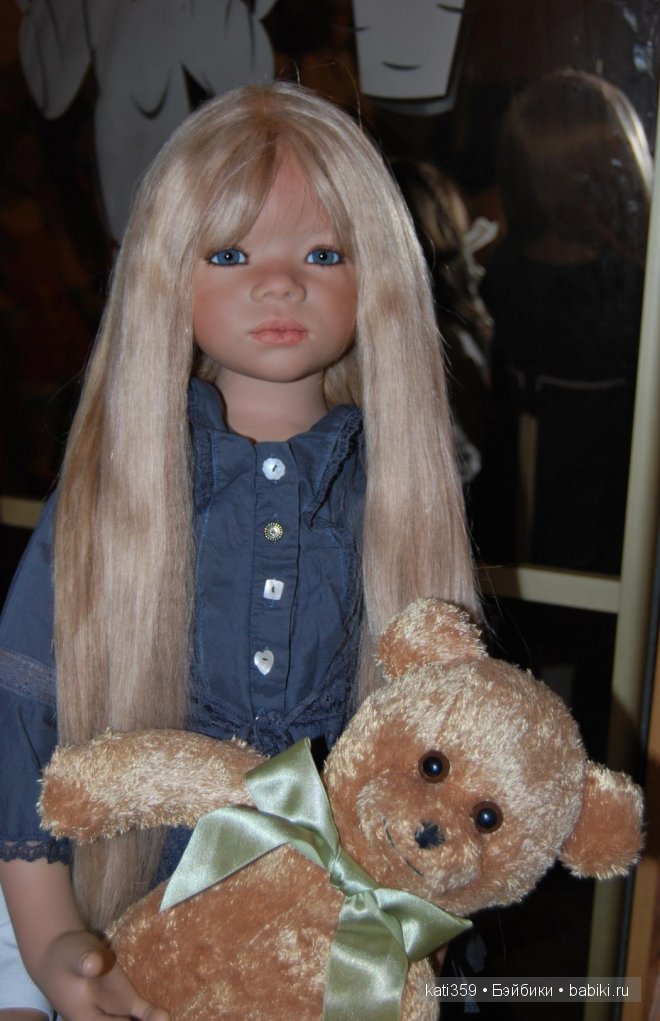 Примеряем обновочки к Новому году куколкам Annette Himstedt