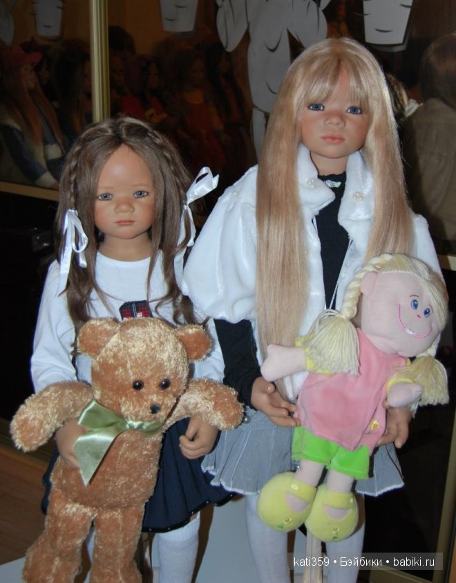 Примеряем обновочки к Новому году куколкам Annette Himstedt
